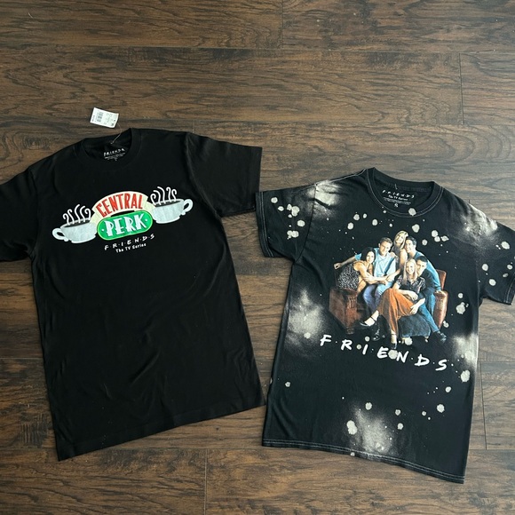 Friends Tshirts size small - Picture 1 of 8